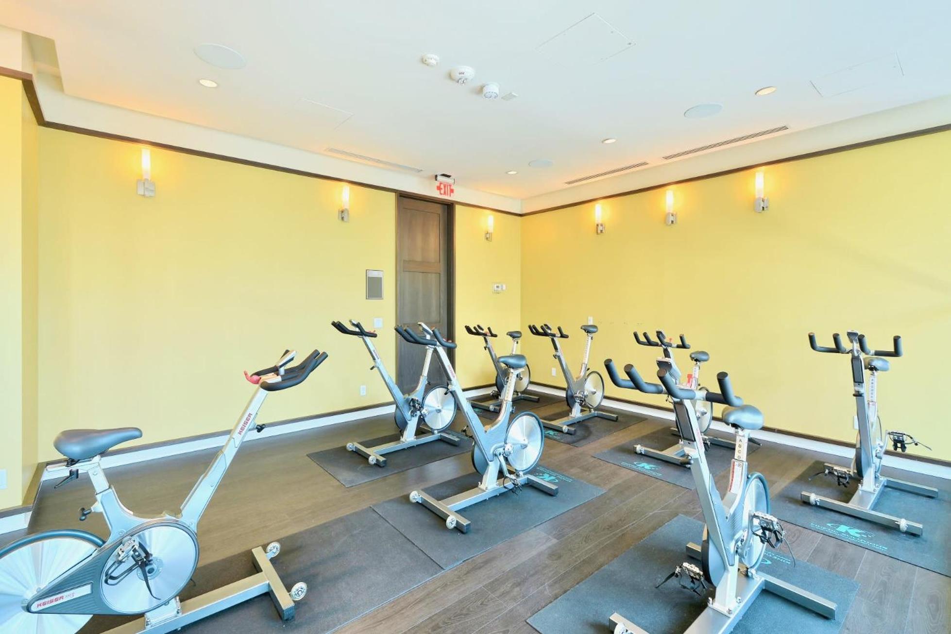Spacious W Stunning Views Of Downtown *